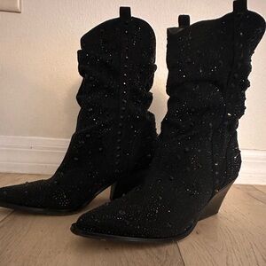 Jessica Simpson Zellya Black Heeled Boots with Sparkle 9

Western Bootie